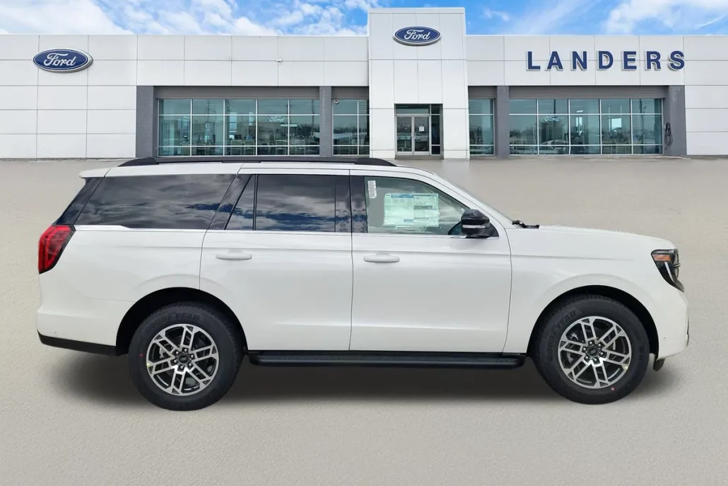 2025 Ford Expedition photo 1