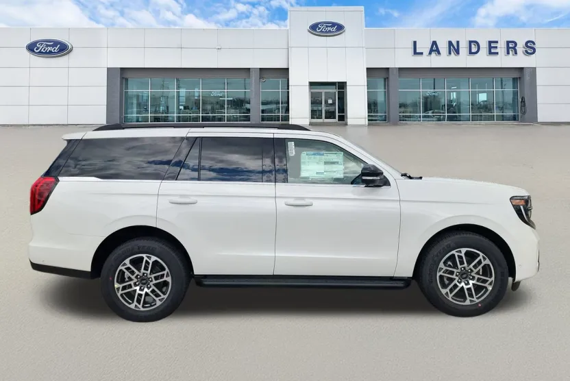 2025 Ford Expedition photo 1