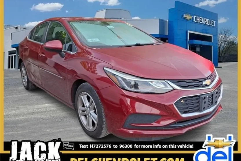2017 Chevrolet Cruze LT photo 1