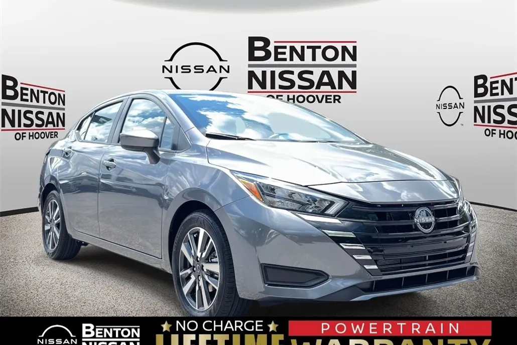 2025 Nissan Versa SV photo 1