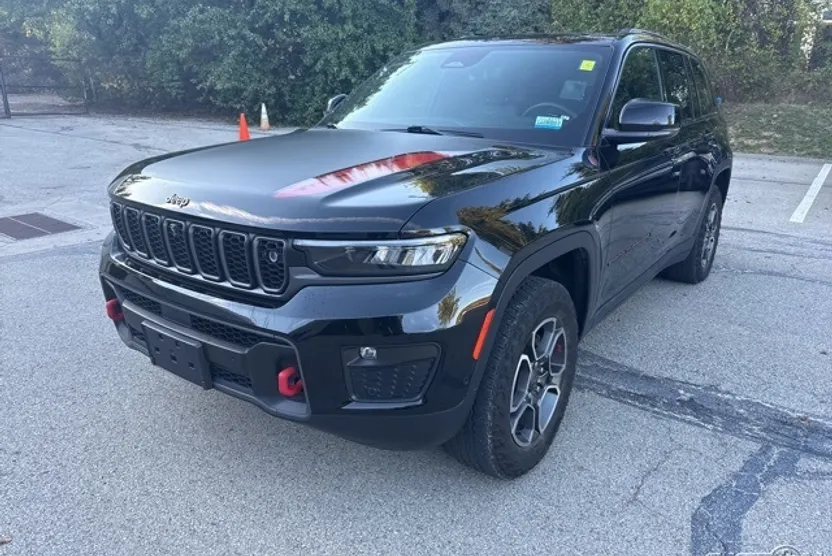 2022 Jeep Grand Cherokee Trailhawk photo 1
