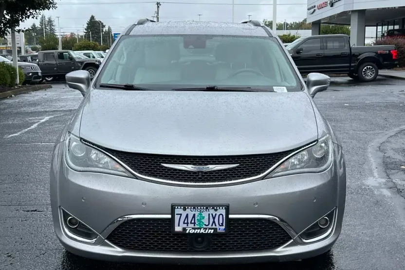 2017 Chrysler Pacifica Touring Plus photo 1