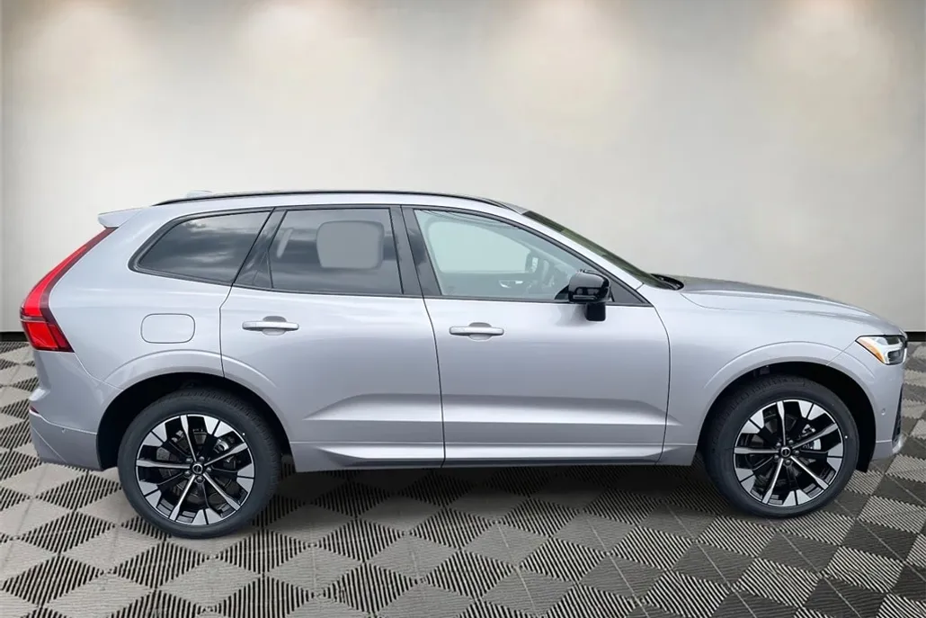 2026 Volvo XC60 B5 Plus photo 1