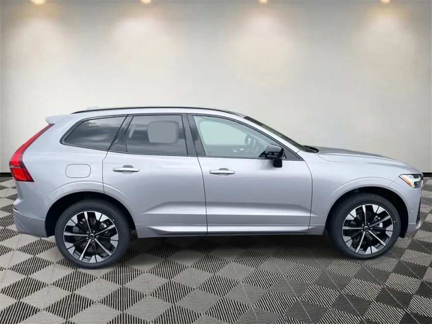 2026 Volvo XC60 B5 Plus photo 1