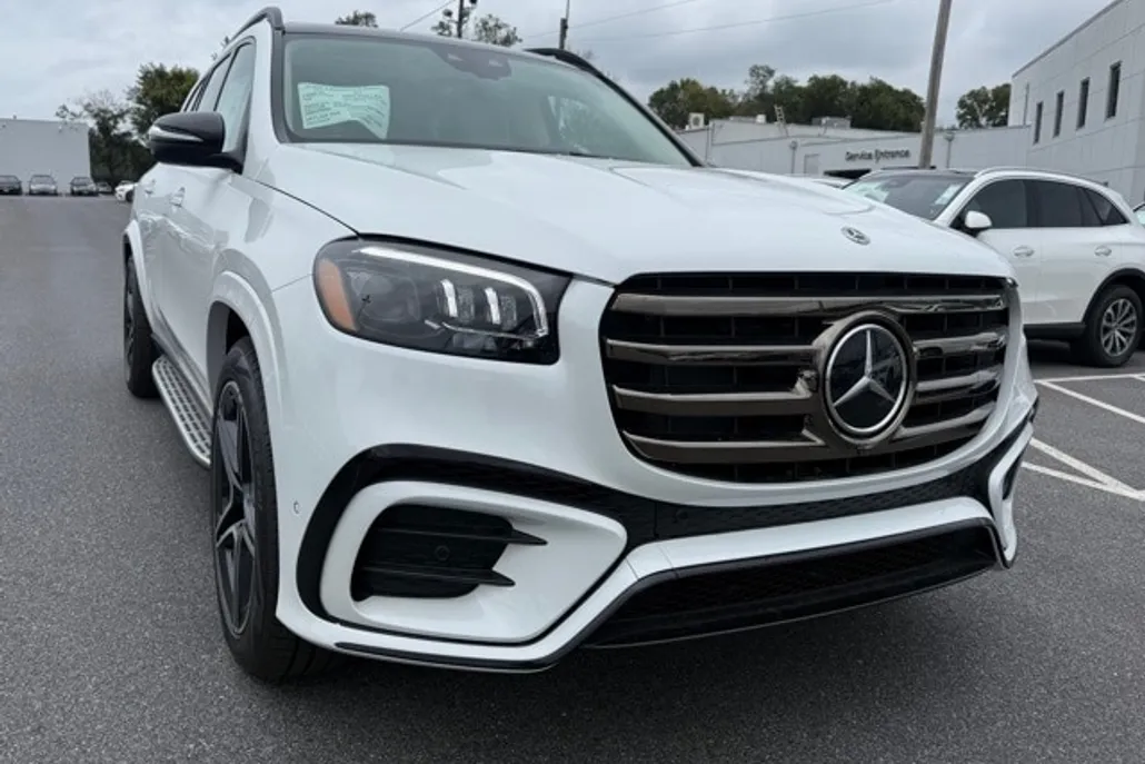 2026 Mercedes Benz GLS 450 4MATIC photo 1