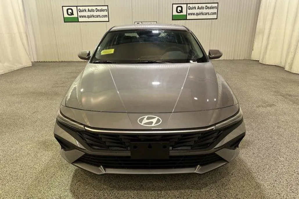 2025 Hyundai Elantra SE photo 1