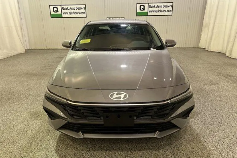 2025 Hyundai Elantra SE photo 1