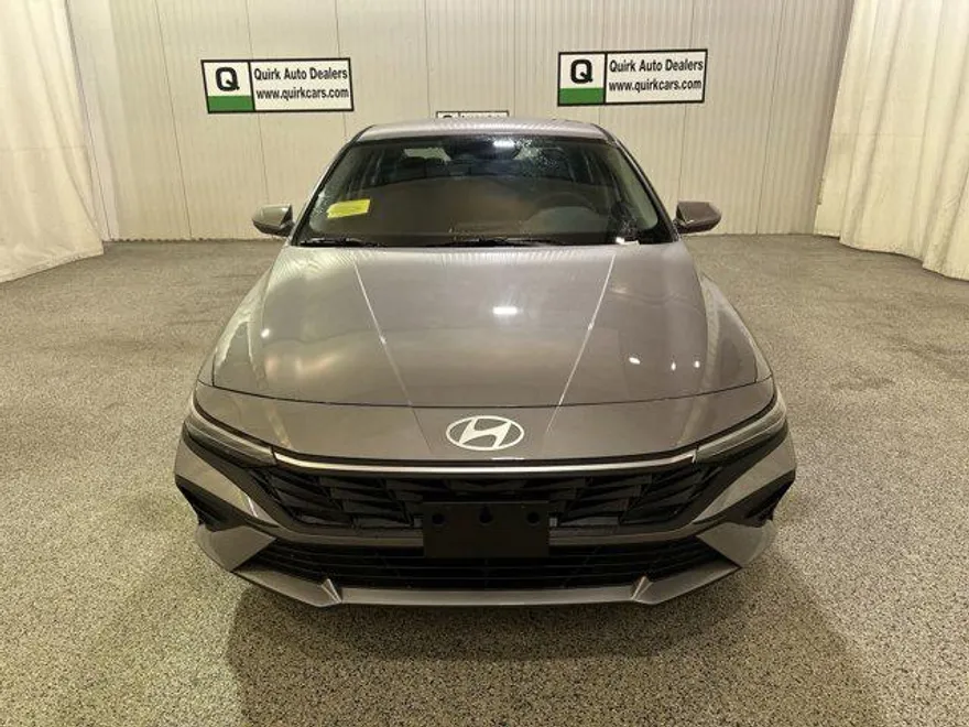 2025 Hyundai Elantra SE photo 1