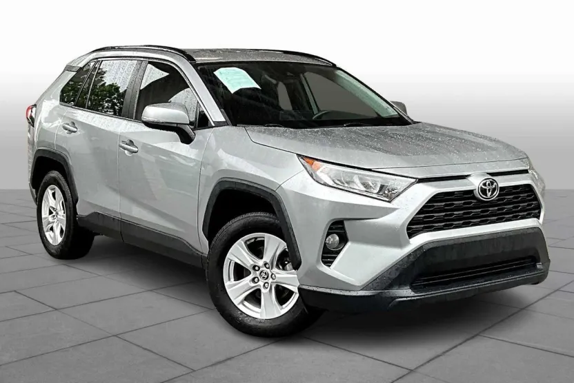 2020 Toyota RAV4 XLE photo 1