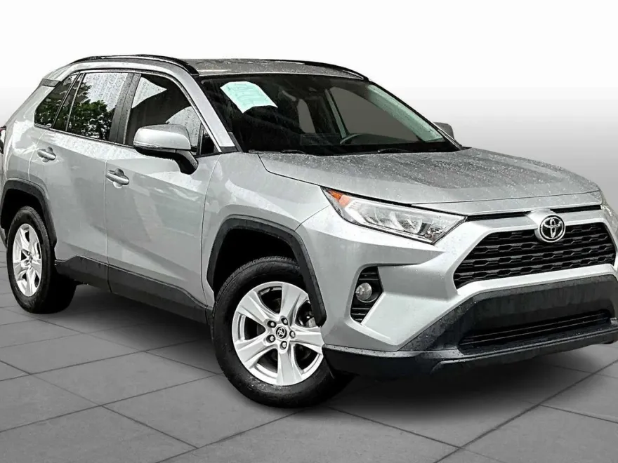 2020 Toyota RAV4 XLE photo 1