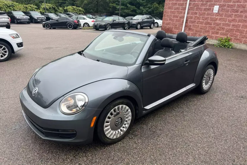 2016 Volkswagen Beetle 1.8T S Convertible photo 1