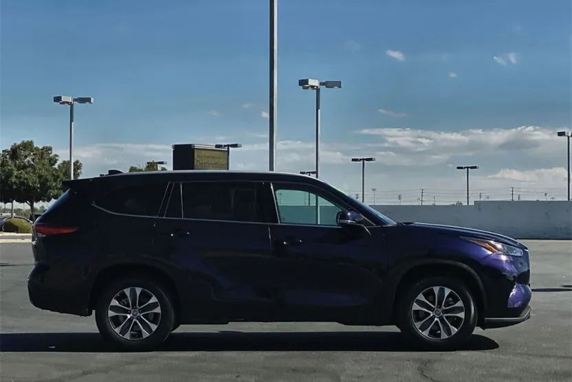 2022 Toyota Highlander XLE photo 1