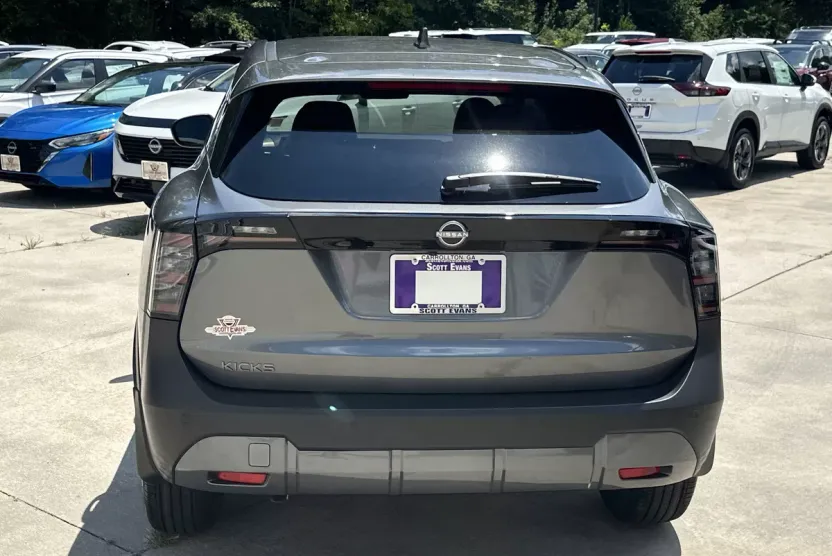 2025 Nissan Kicks SV photo 1
