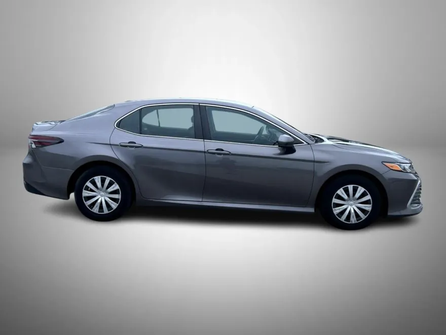 2022 Toyota Camry Hybrid LE photo 1