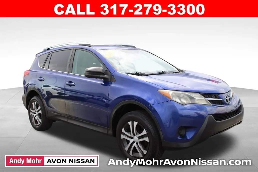 2015 Toyota RAV4 LE photo 1