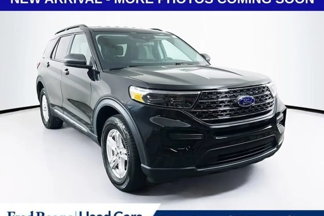 2023 Ford Explorer XLT photo 1