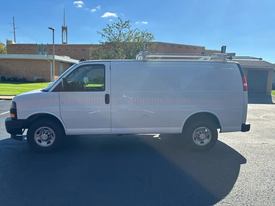 2024 Chevrolet Express Cargo Van 2500 photo 1