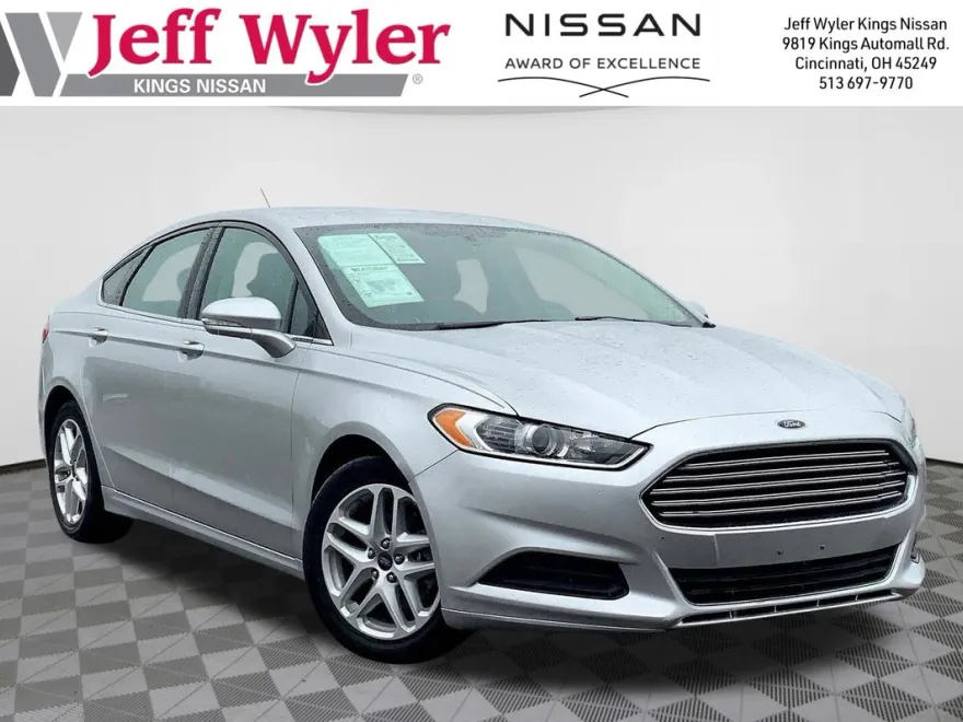 2016 Ford Fusion SE photo 1