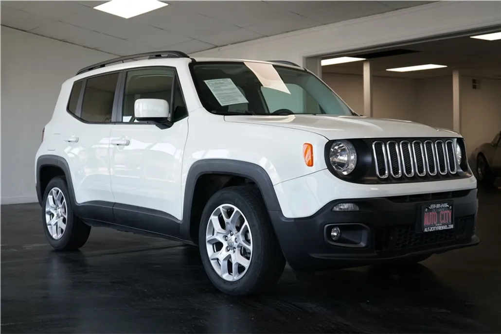 2017 Jeep Renegade Latitude Sport photo 1