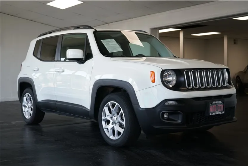 2017 Jeep Renegade Latitude Sport photo 1