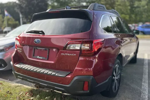2018 Subaru Outback 2.5i Limited photo 2