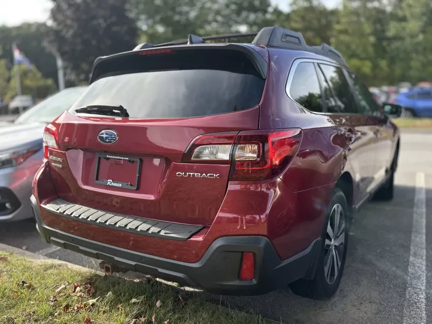 2018 Subaru Outback 2.5i Limited photo 2