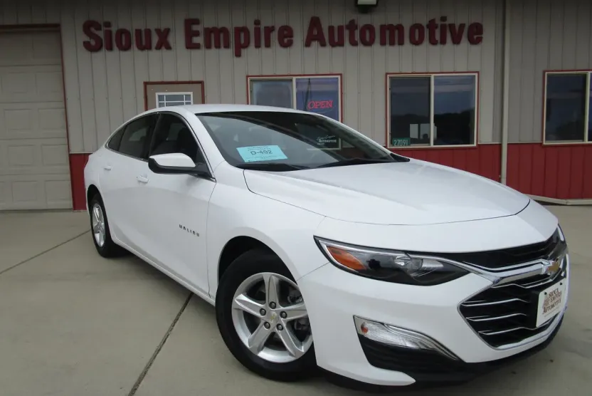2023 Chevrolet Malibu LS photo 1