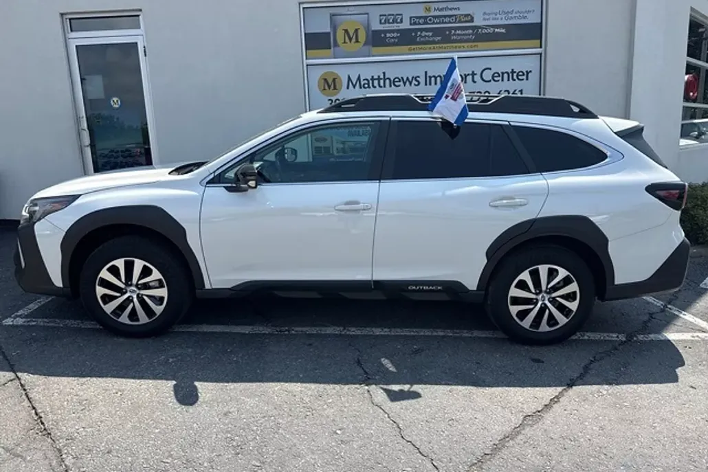 2024 Subaru Outback Premium photo 1
