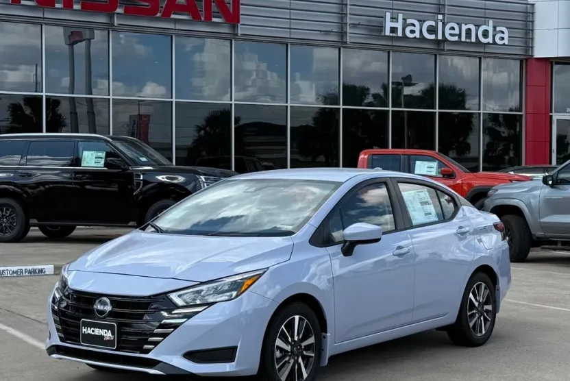 2025 Nissan Versa 1.6 SV photo 1