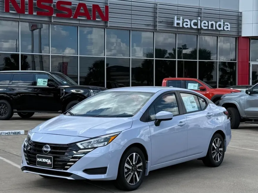 2025 Nissan Versa 1.6 SV photo 1
