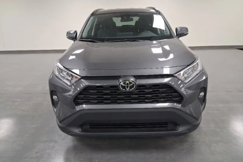 2021 Toyota RAV4 XLE photo 1