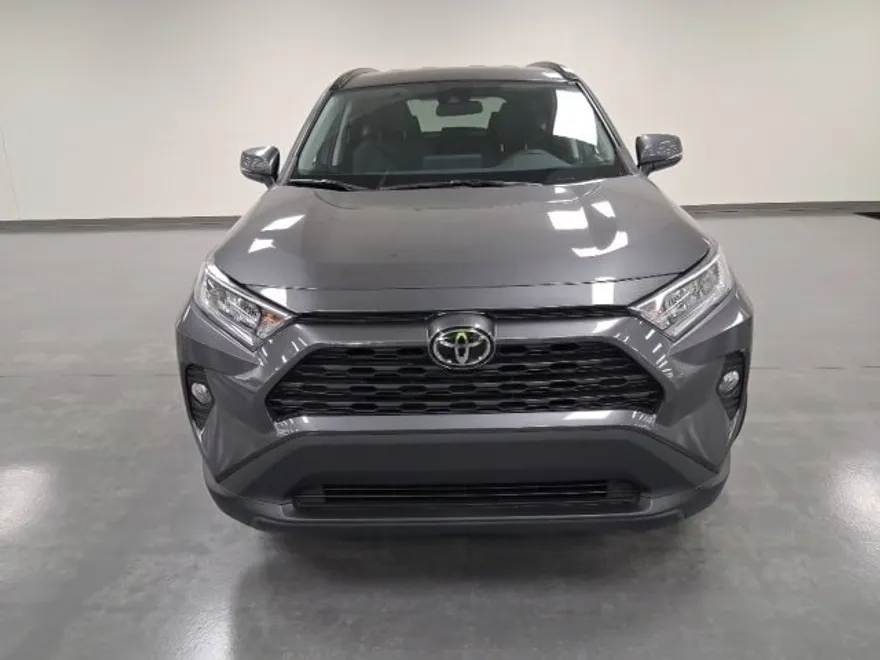 2021 Toyota RAV4 XLE photo 1