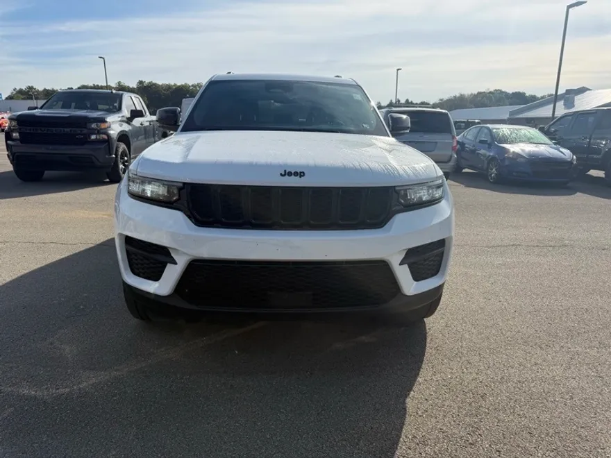 2023 Jeep Grand Cherokee Altitude photo 1