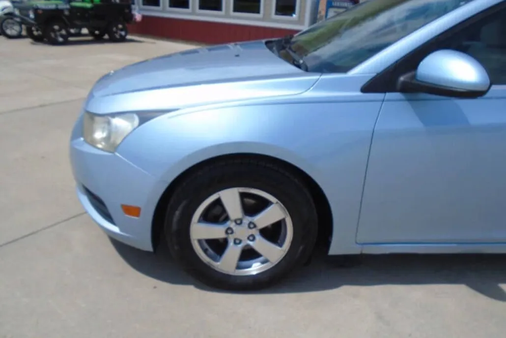 2011 Chevrolet Cruze LT photo 1