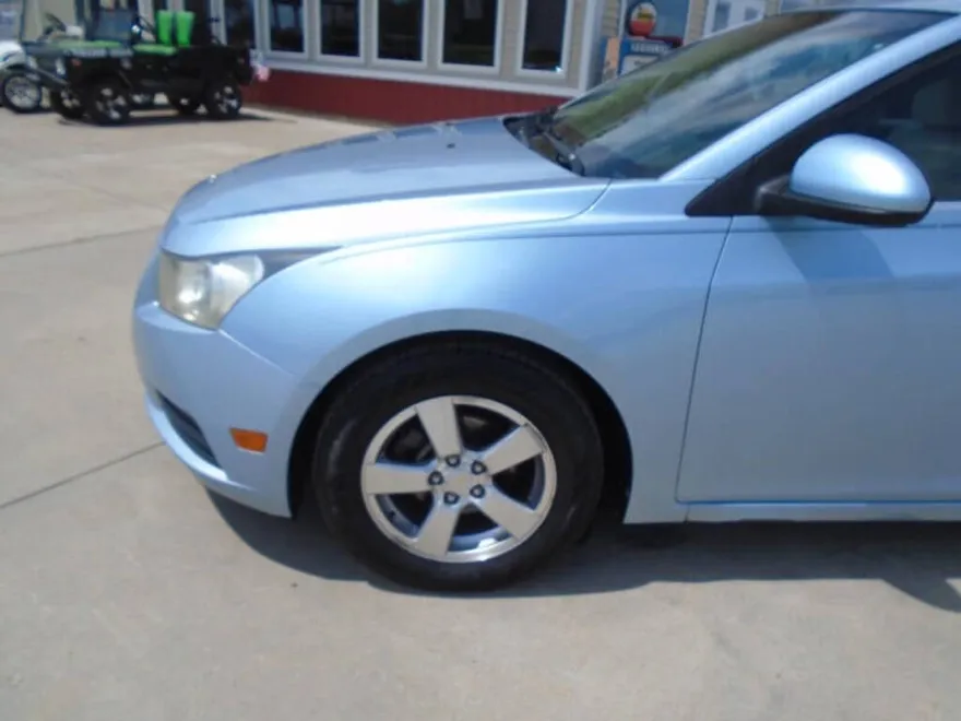 2011 Chevrolet Cruze LT photo 1