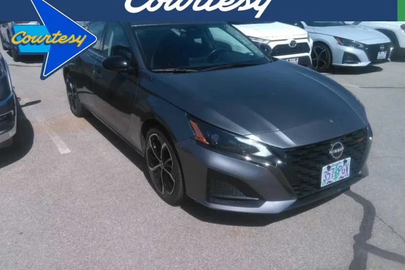 2023 Nissan Altima 2.5 SR photo 1