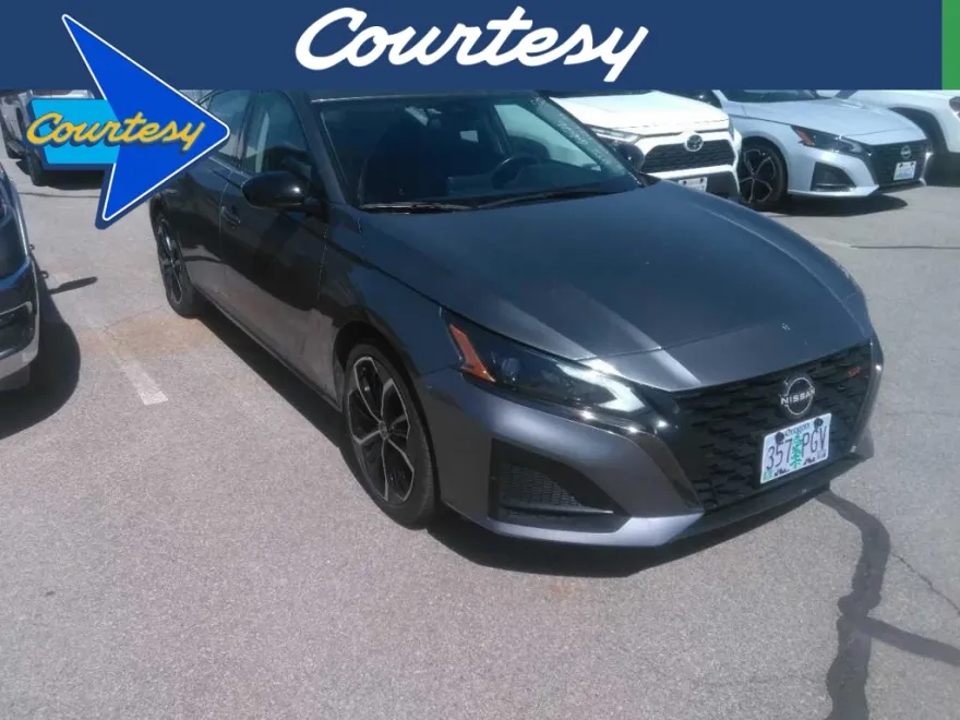 2023 Nissan Altima 2.5 SR photo 1