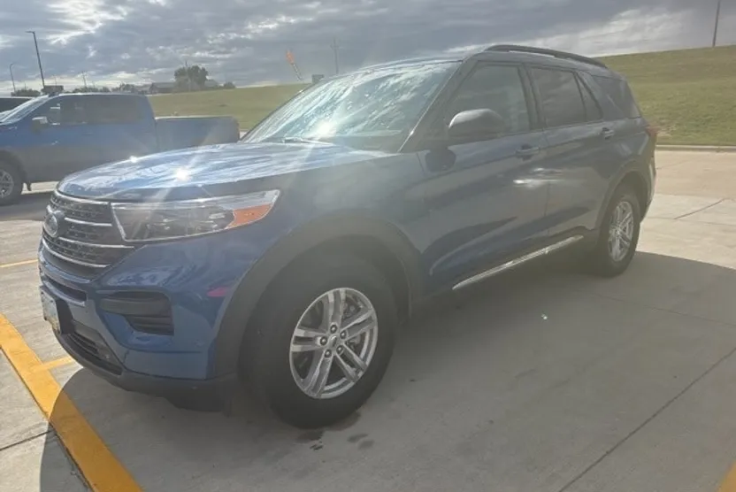2021 Ford Explorer XLT photo 1