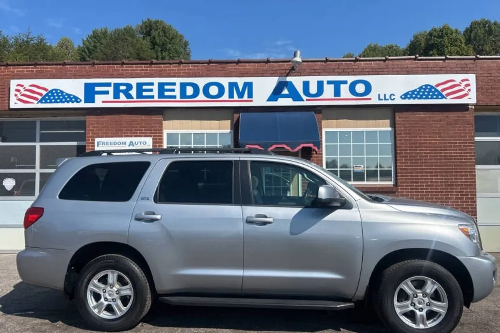 2016 Toyota Sequoia SR5 photo 1