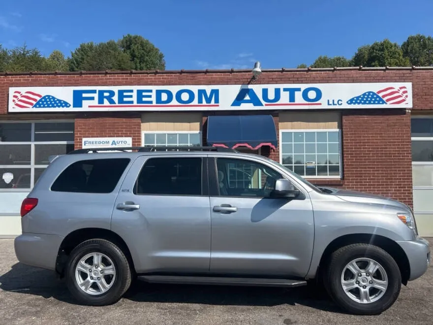 2016 Toyota Sequoia SR5 photo 1