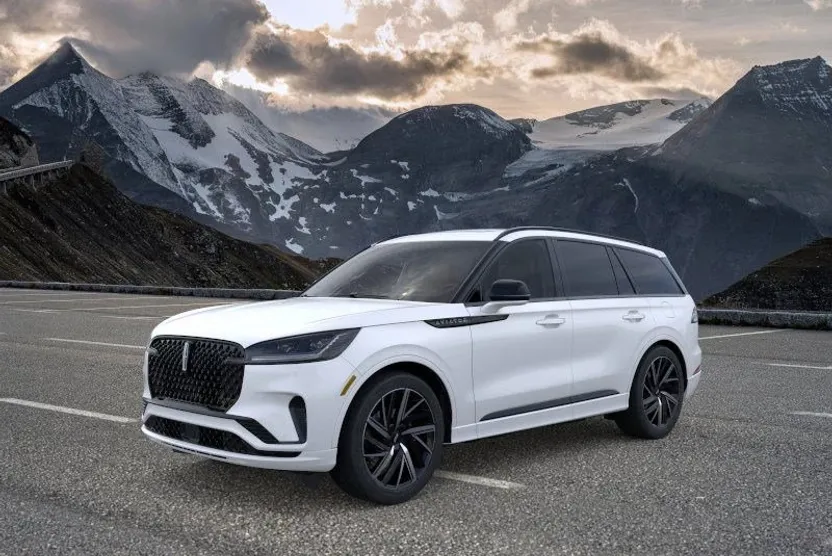 2025 Lincoln Aviator Black Label photo 1