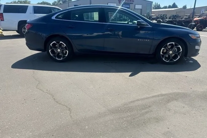 2022 Chevrolet Malibu 1LT photo 1