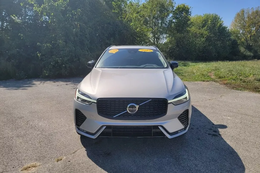 2025 Volvo XC60 B5 Plus photo 1