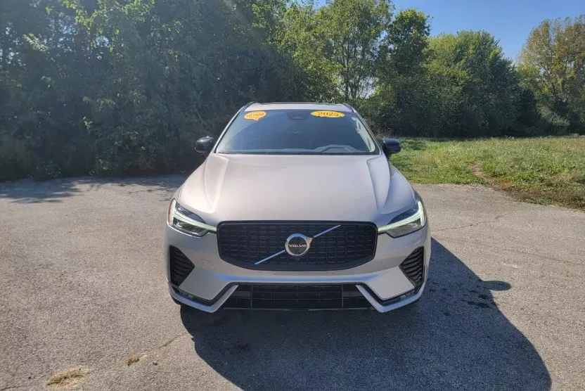 2025 Volvo XC60 B5 Plus photo 1
