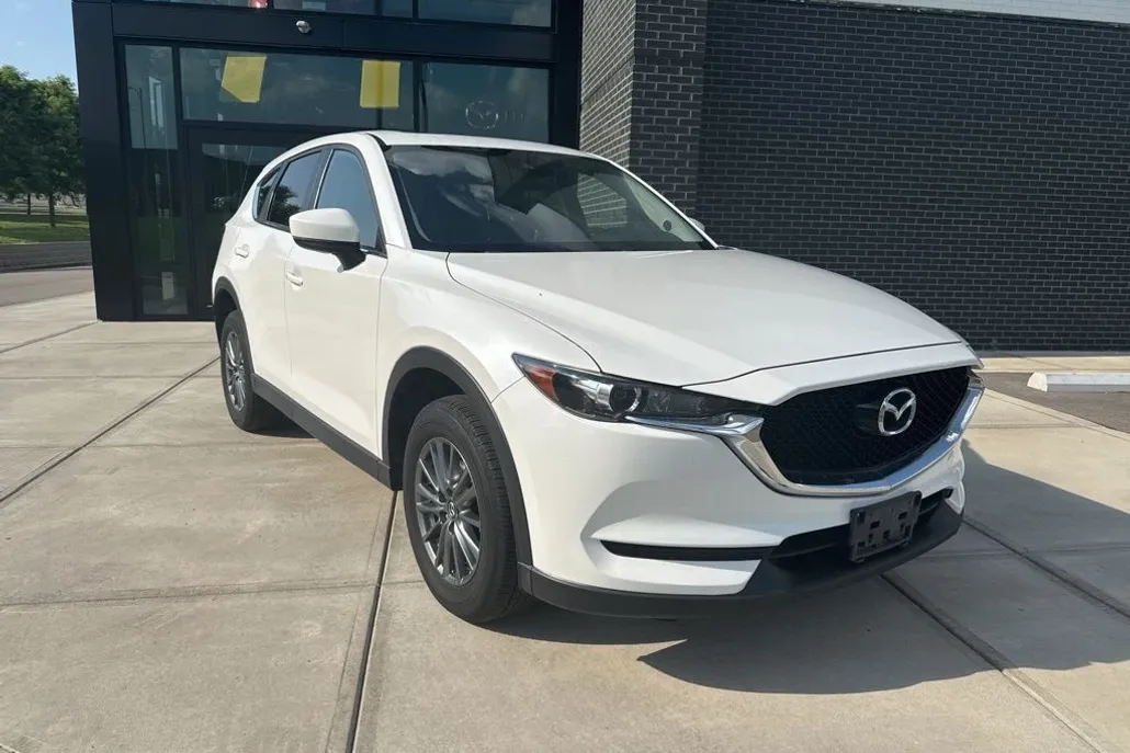 2017 Mazda CX-5 Touring photo 1