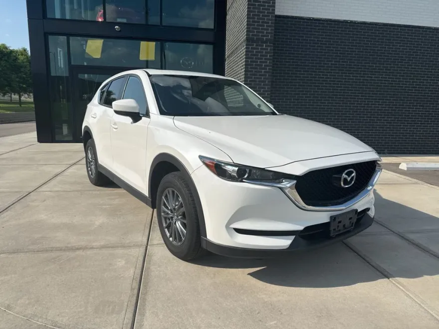 2017 Mazda CX-5 Touring photo 1