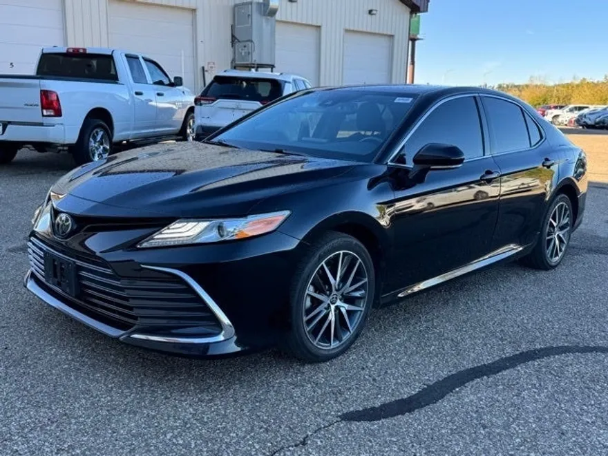 2022 Toyota Camry XLE photo 1