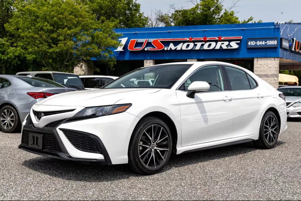 2022 Toyota Camry SE photo 1