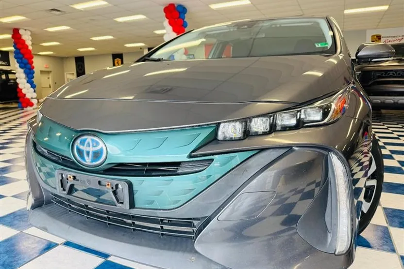 2018 Toyota Prius Prime Plus photo 1