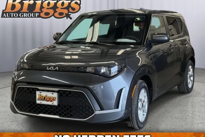 2023 Kia Soul LX photo 1